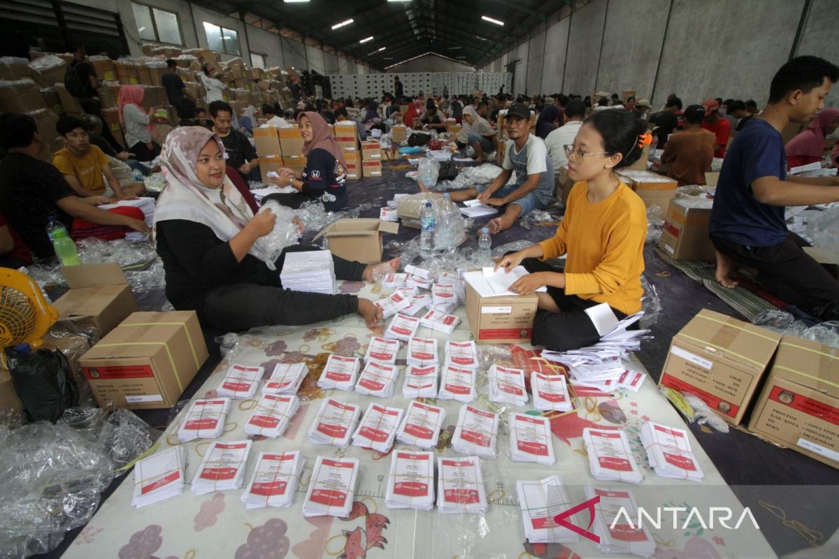 KPU dan Bawaslu Sidoarjo berkoordinasi terkait penyortiran surat suara